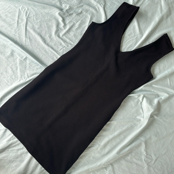 🖤 Little Black Dress – Deep V-Neck Elegance 👗 - Picture 2 of 4